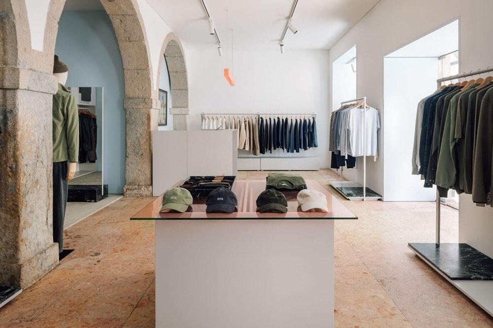 伊斯托。由 DC.AD 存储 伊斯托。由 DC.AD 存储