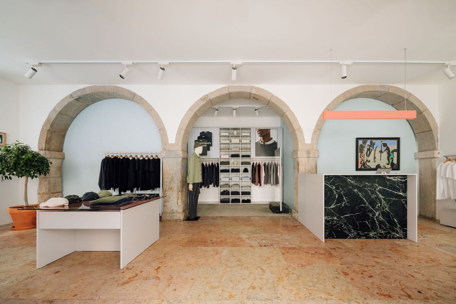 伊斯托。由 DC.AD 存储 伊斯托。由 DC.AD 存储