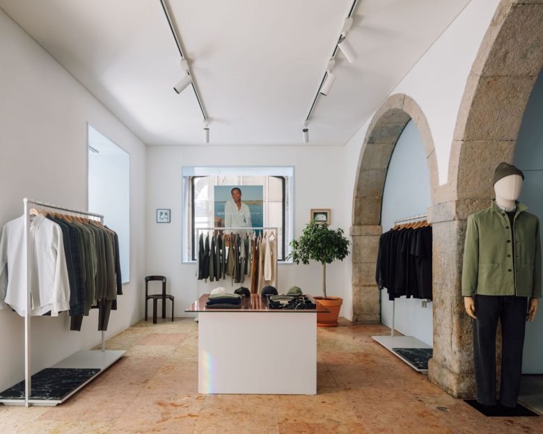 伊斯托。由 DC.AD 存储 伊斯托。由 DC.AD 存储