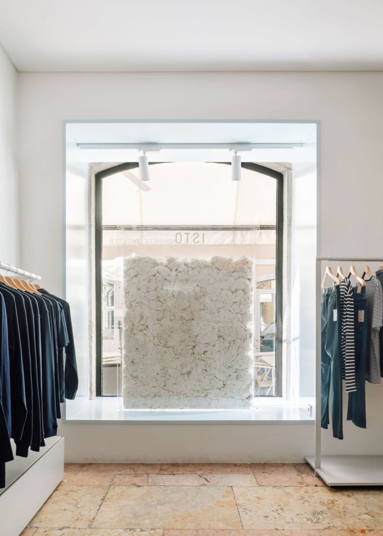 伊斯托。由 DC.AD 存储 伊斯托。由 DC.AD 存储