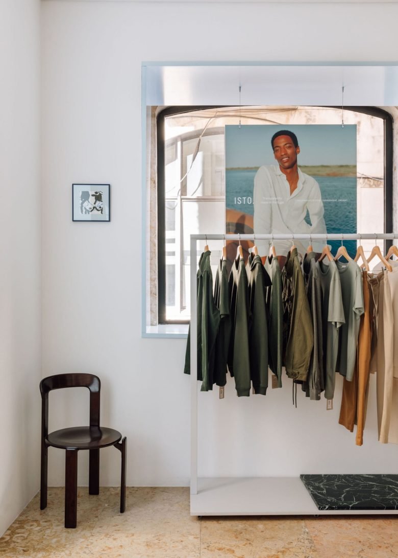 伊斯托。由 DC.AD 存储 伊斯托。由 DC.AD 存储