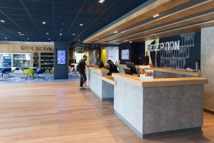 阿姆斯特丹市南部宜必思快捷酒店由 Mulderblauw 建筑师事务所设计，阿姆斯特尔芬 – 荷兰