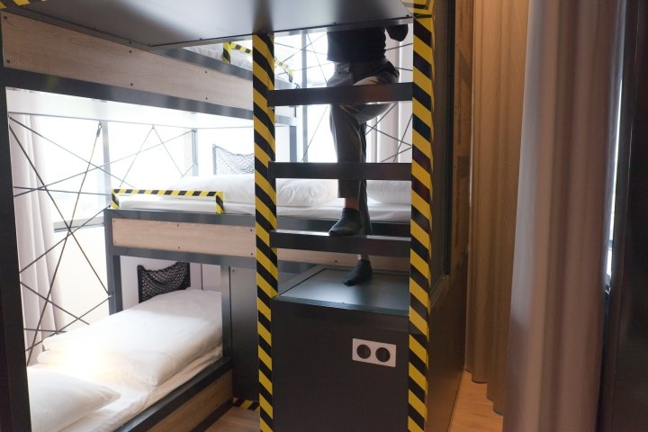 阿姆斯特丹市南部宜必思快捷酒店由 Mulderblauw 建筑师事务所设计，阿姆斯特尔芬 – 荷兰