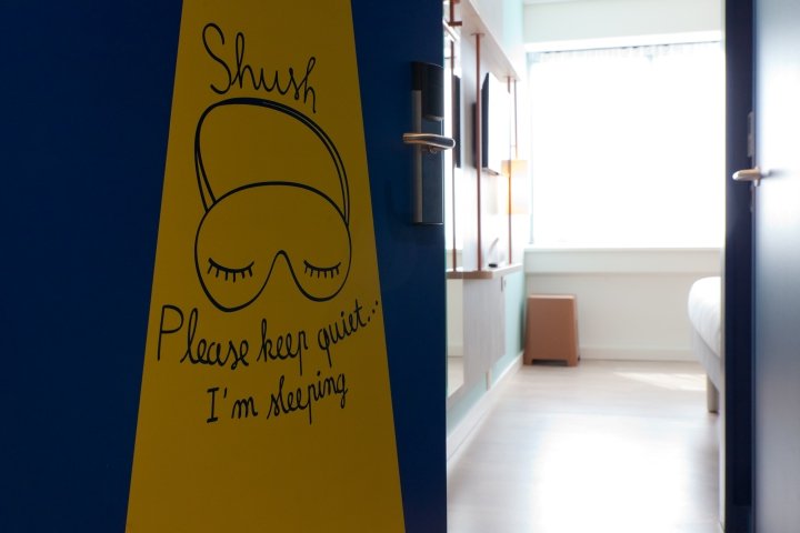 阿姆斯特丹市南部宜必思快捷酒店由 Mulderblauw 建筑师事务所设计，阿姆斯特尔芬 – 荷兰