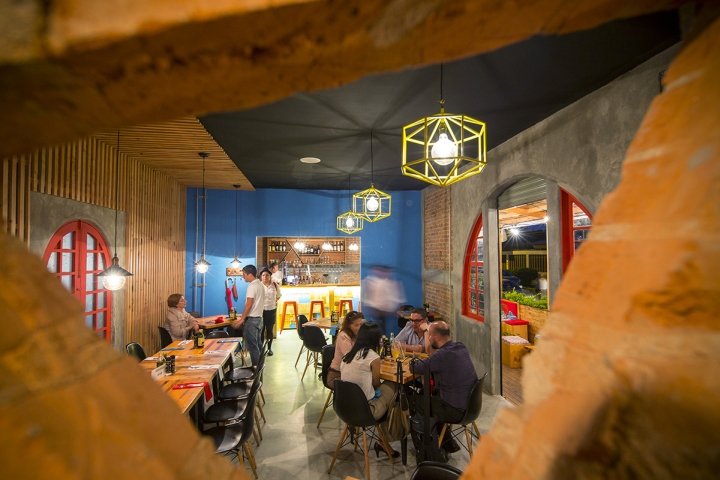 Impar 餐厅由 Esny Martin Design 设计，圣何塞 – 哥斯达黎加