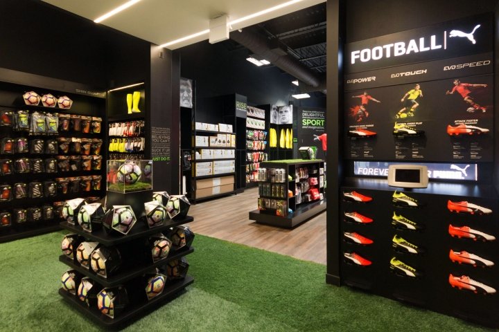 In2Sports 商店，由 Unfold Creative Studio 设计，加拿大安大略省