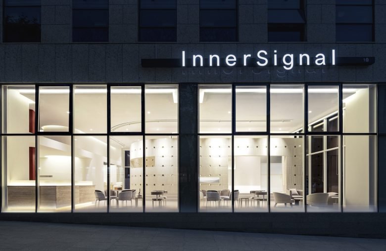 FLYmingo 的内部信号休息室诊所