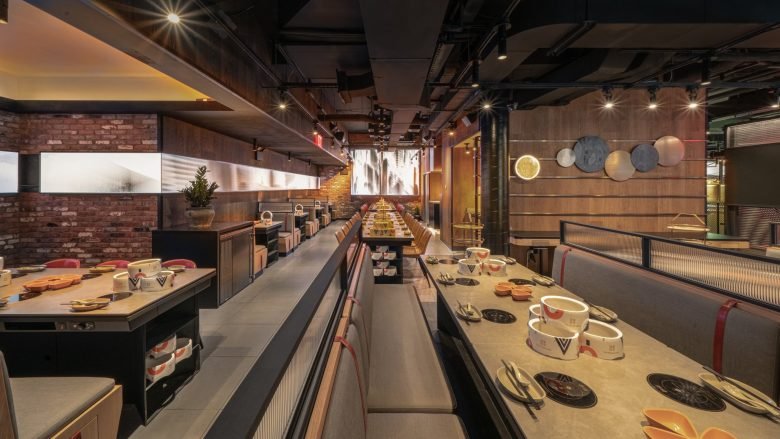 Dolar Shop 将个性化火锅带到东村 180 个座位的高架餐厅