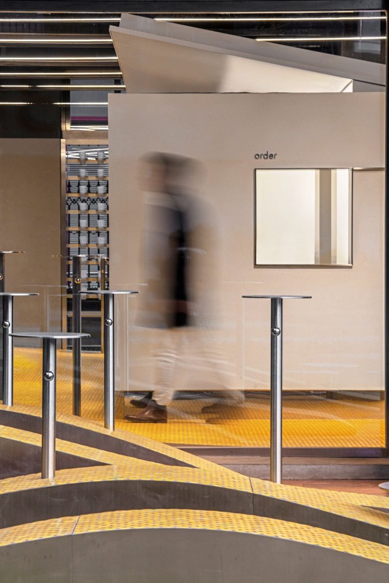 Introemons 商店，由 Non Studio Design & Research 设计