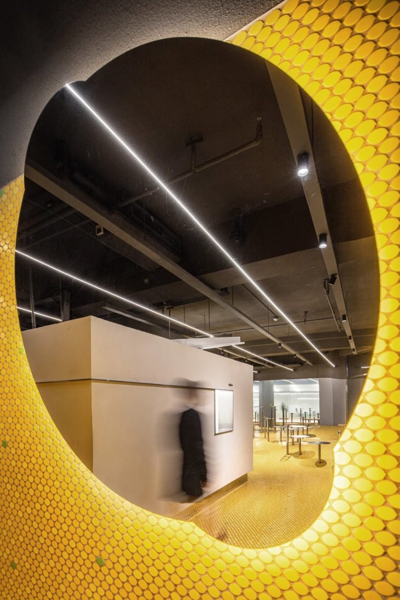 Introemons 商店，由 Non Studio Design & Research 设计