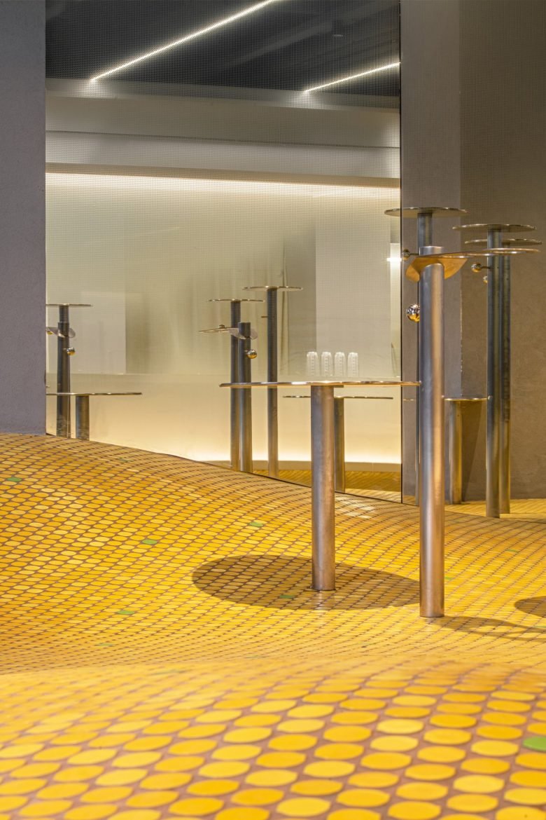 Introemons 商店，由 Non Studio Design & Research 设计