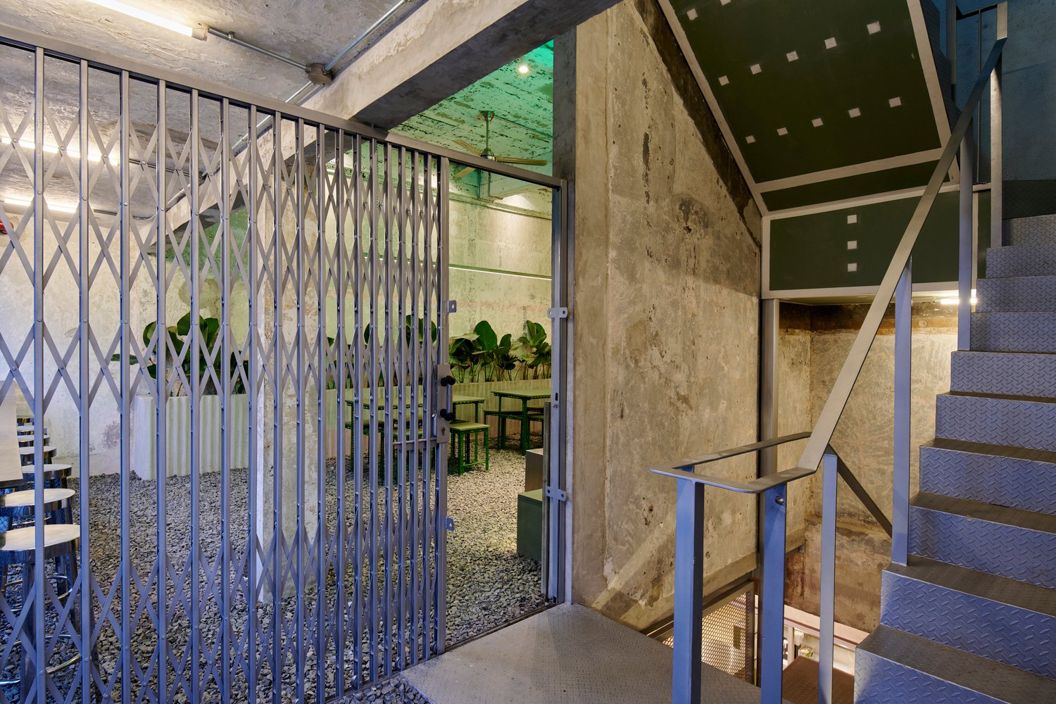 Studio Kota 的铁拳餐厅