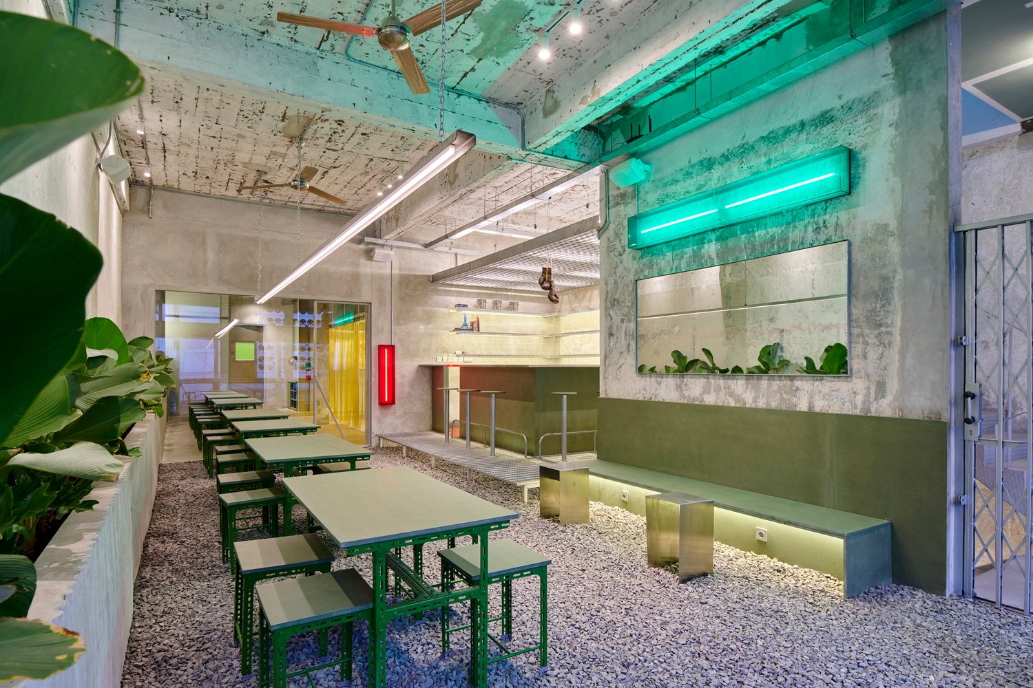 Studio Kota 的铁拳餐厅