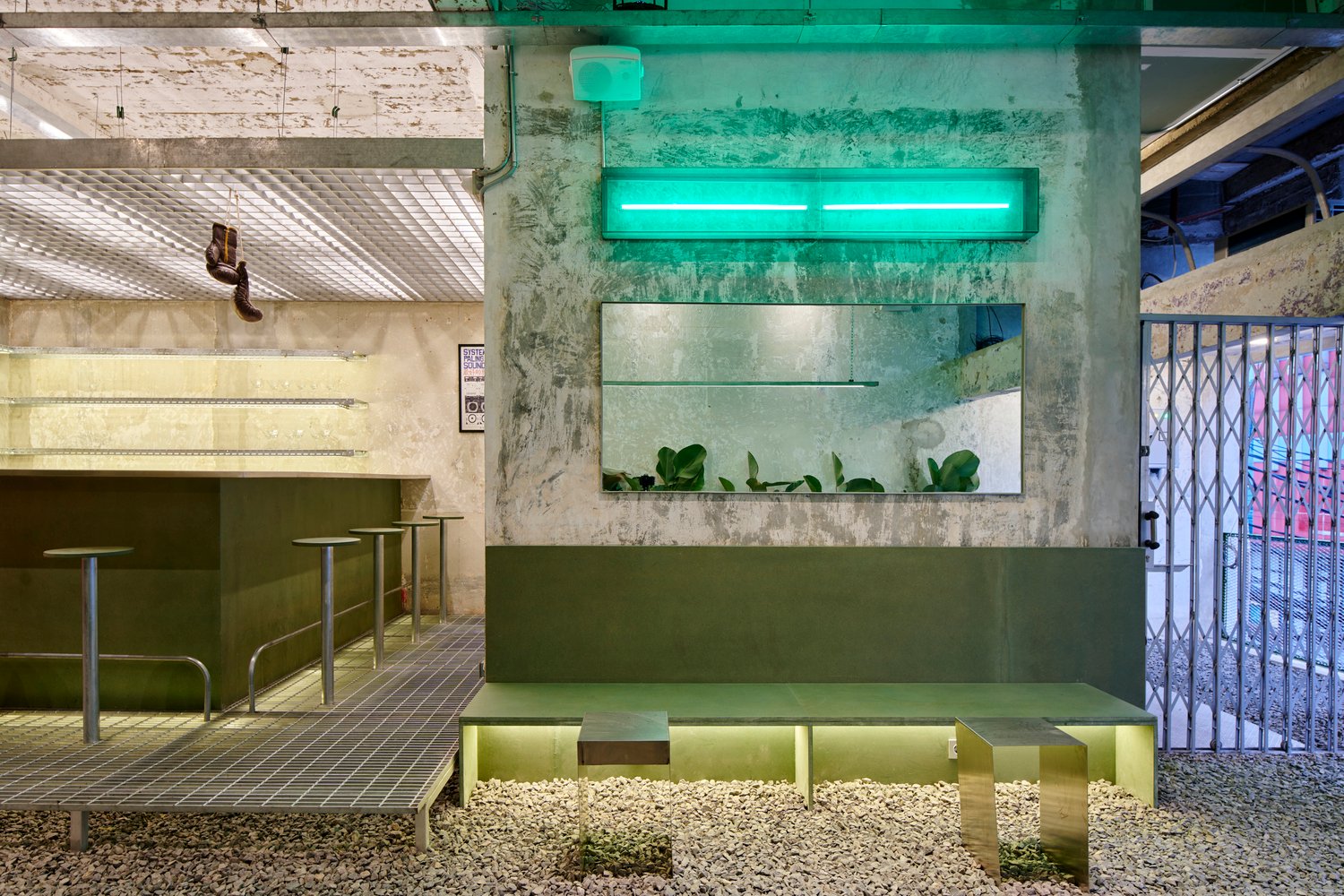 Studio Kota 的铁拳餐厅