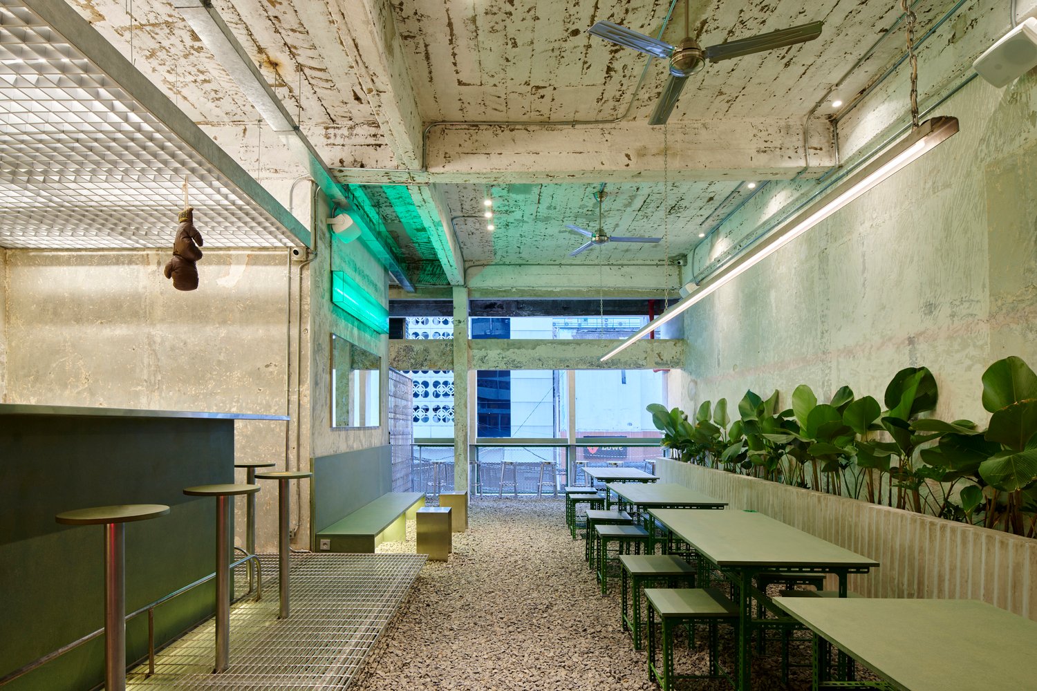 Studio Kota 的铁拳餐厅