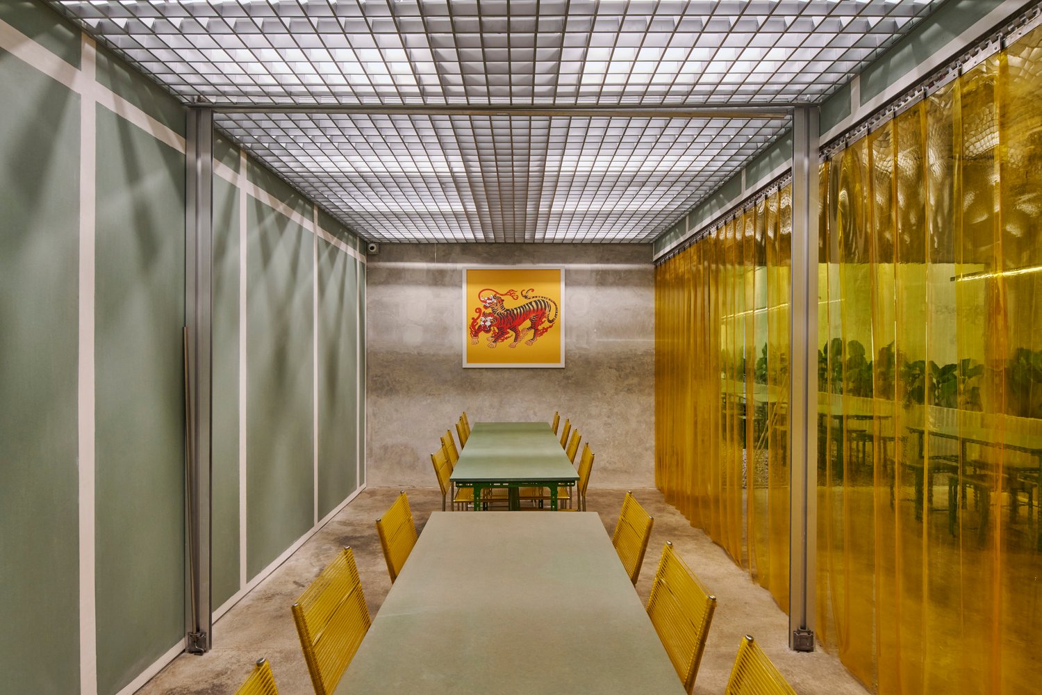 Studio Kota 的铁拳餐厅