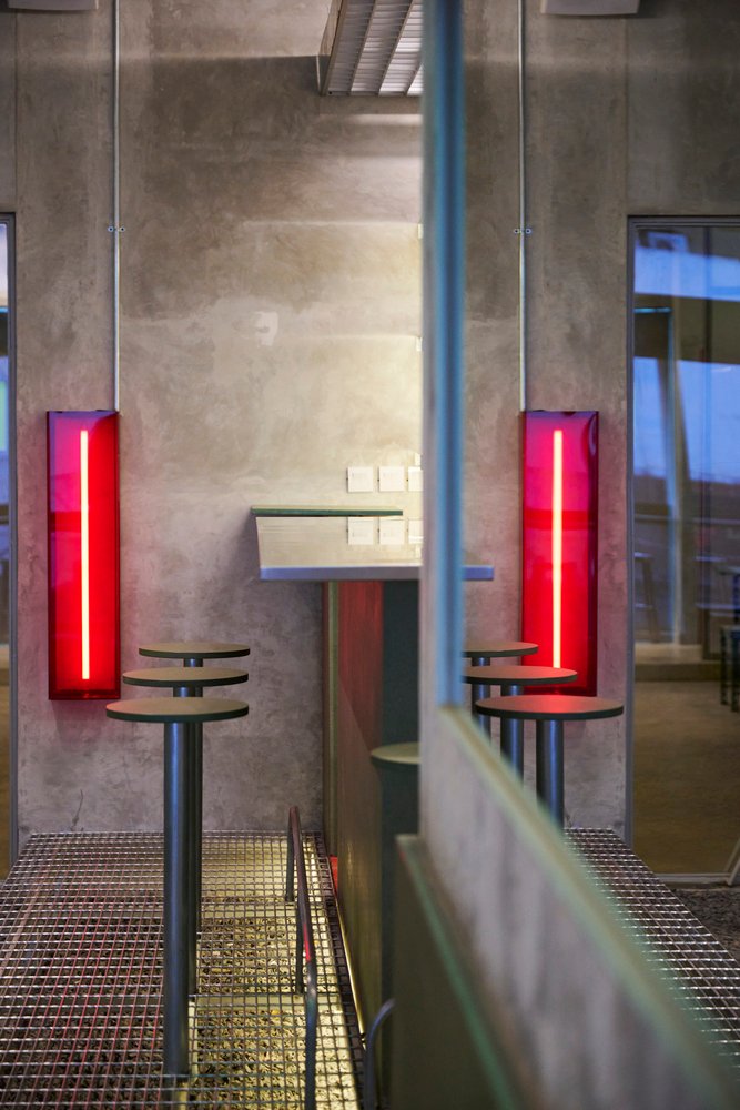 Studio Kota 的铁拳餐厅