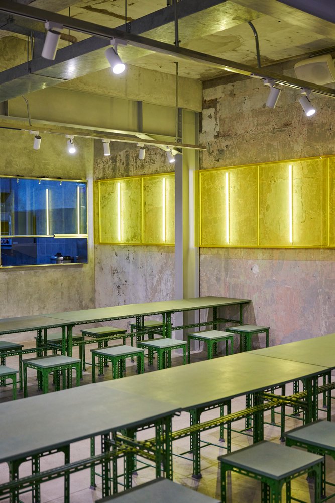 Studio Kota 的铁拳餐厅