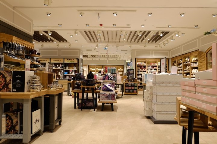 YK Mimarlık 的 Istinyepark Karaca 商店，土耳其伊斯坦布尔