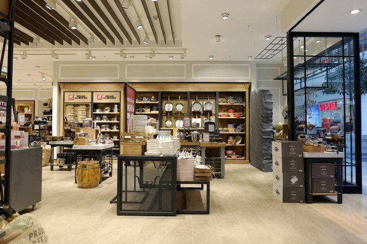 YK Mimarlık 的 Istinyepark Karaca 商店，土耳其伊斯坦布尔