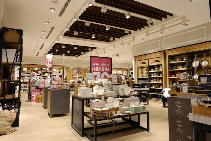 YK Mimarlık 的 Istinyepark Karaca 商店，土耳其伊斯坦布尔