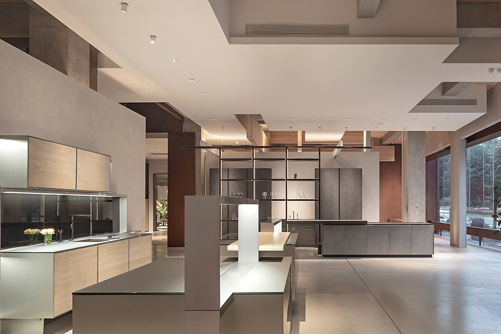 J+ 艺术空间由 V2GETHER 设计