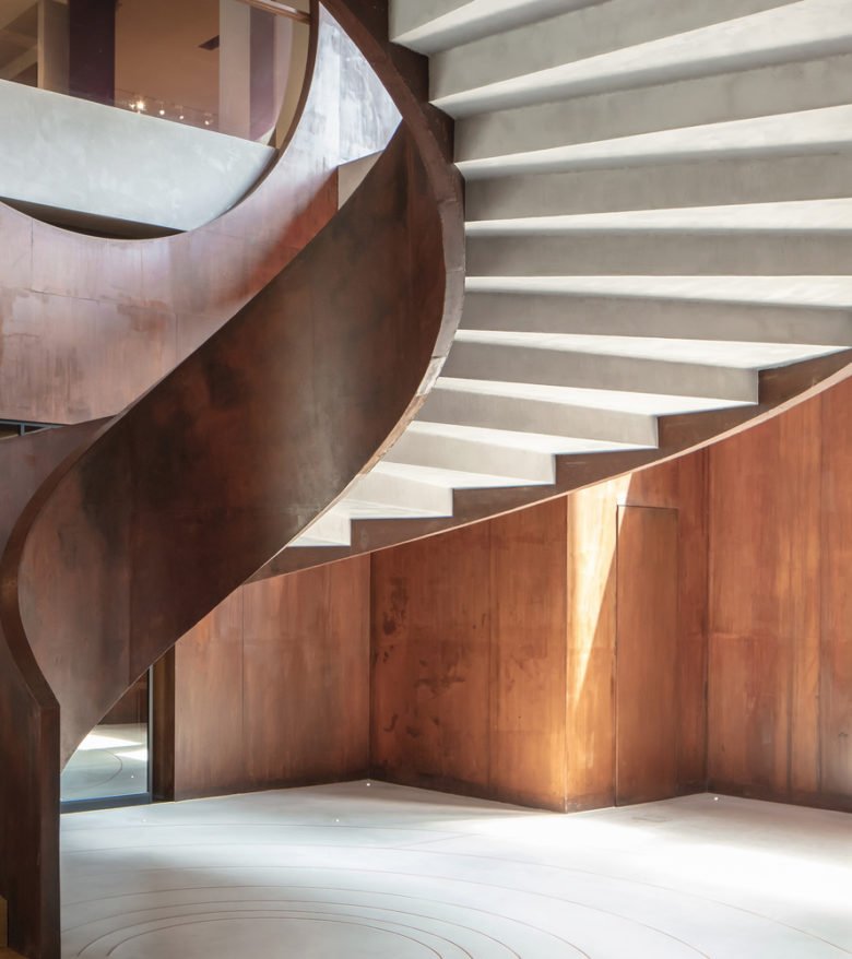 J+ 艺术空间由 V2GETHER 设计