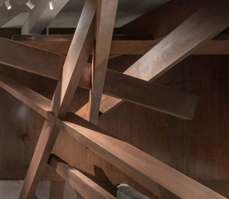 J+ 艺术空间由 V2GETHER 设计