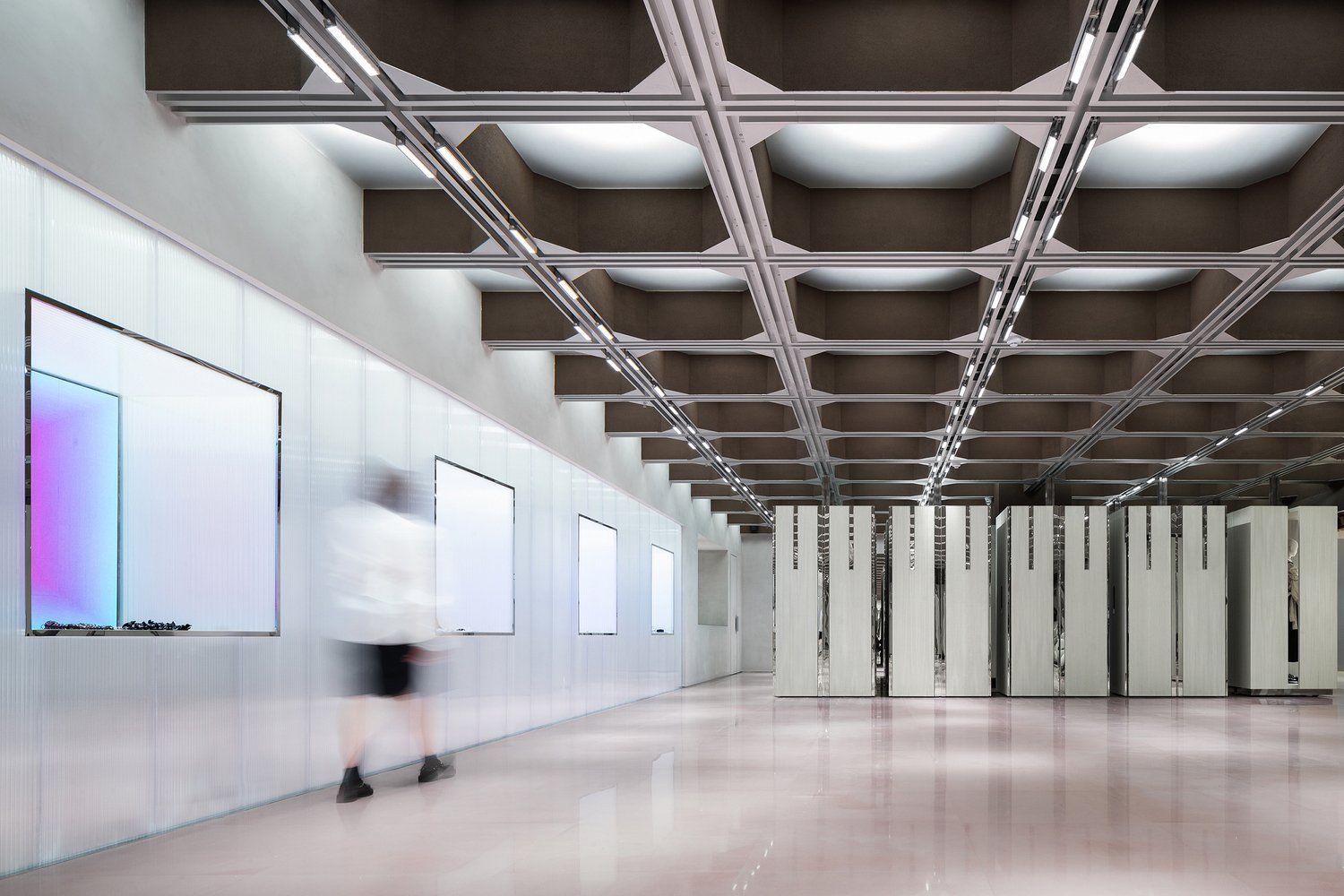 J1M5 精品店，由多个合作伙伴设计