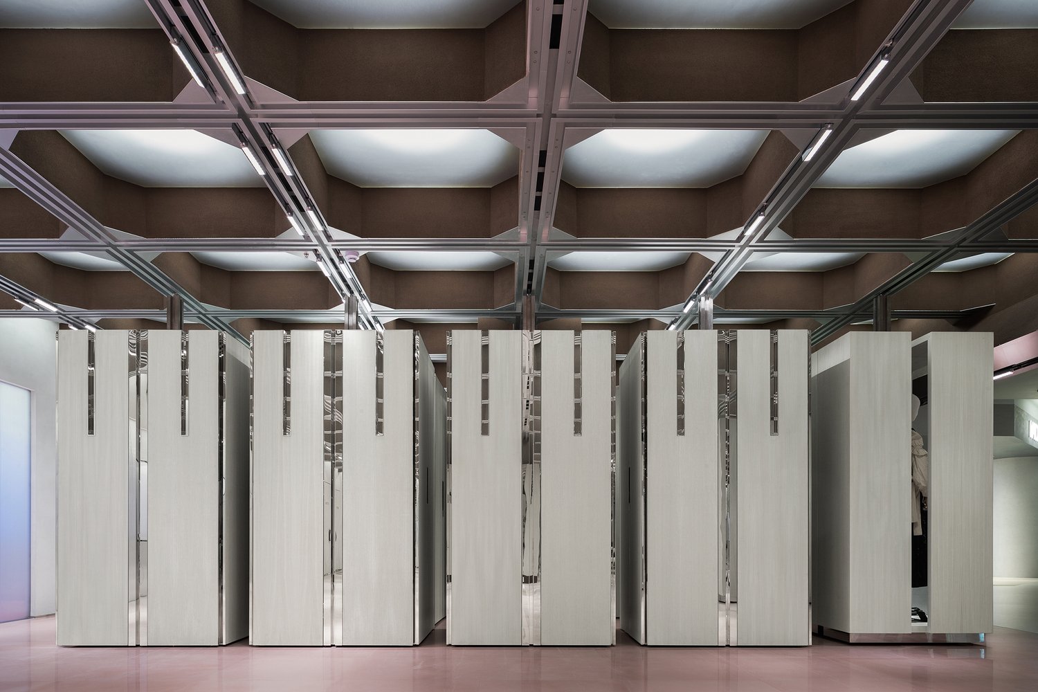 J1M5 精品店，由多个合作伙伴设计