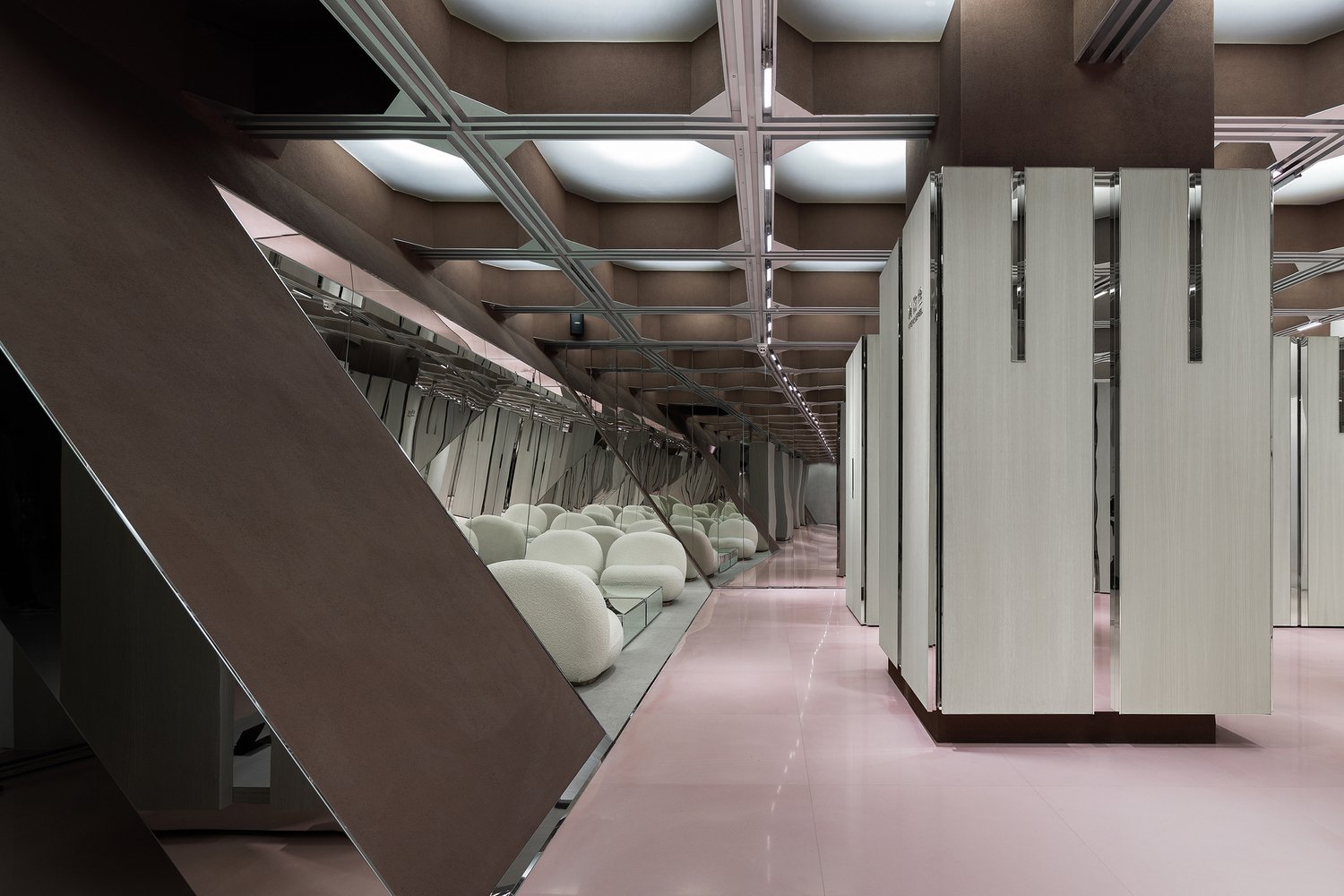 J1M5 精品店，由多个合作伙伴设计