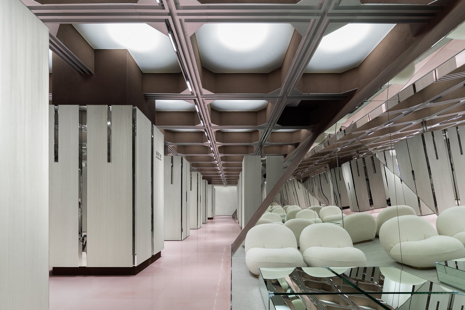 J1M5 精品店，由多个合作伙伴设计