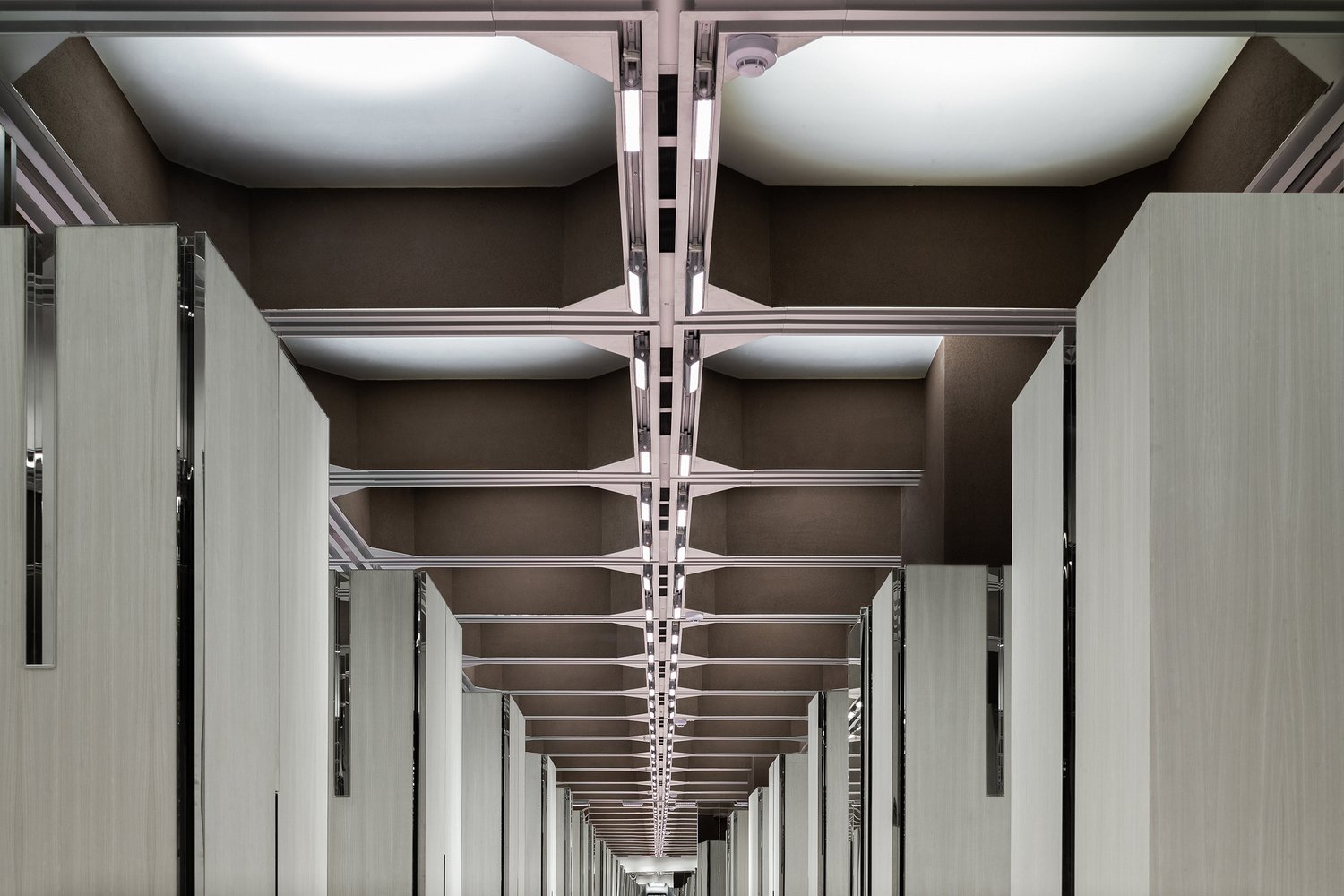 J1M5 精品店，由多个合作伙伴设计