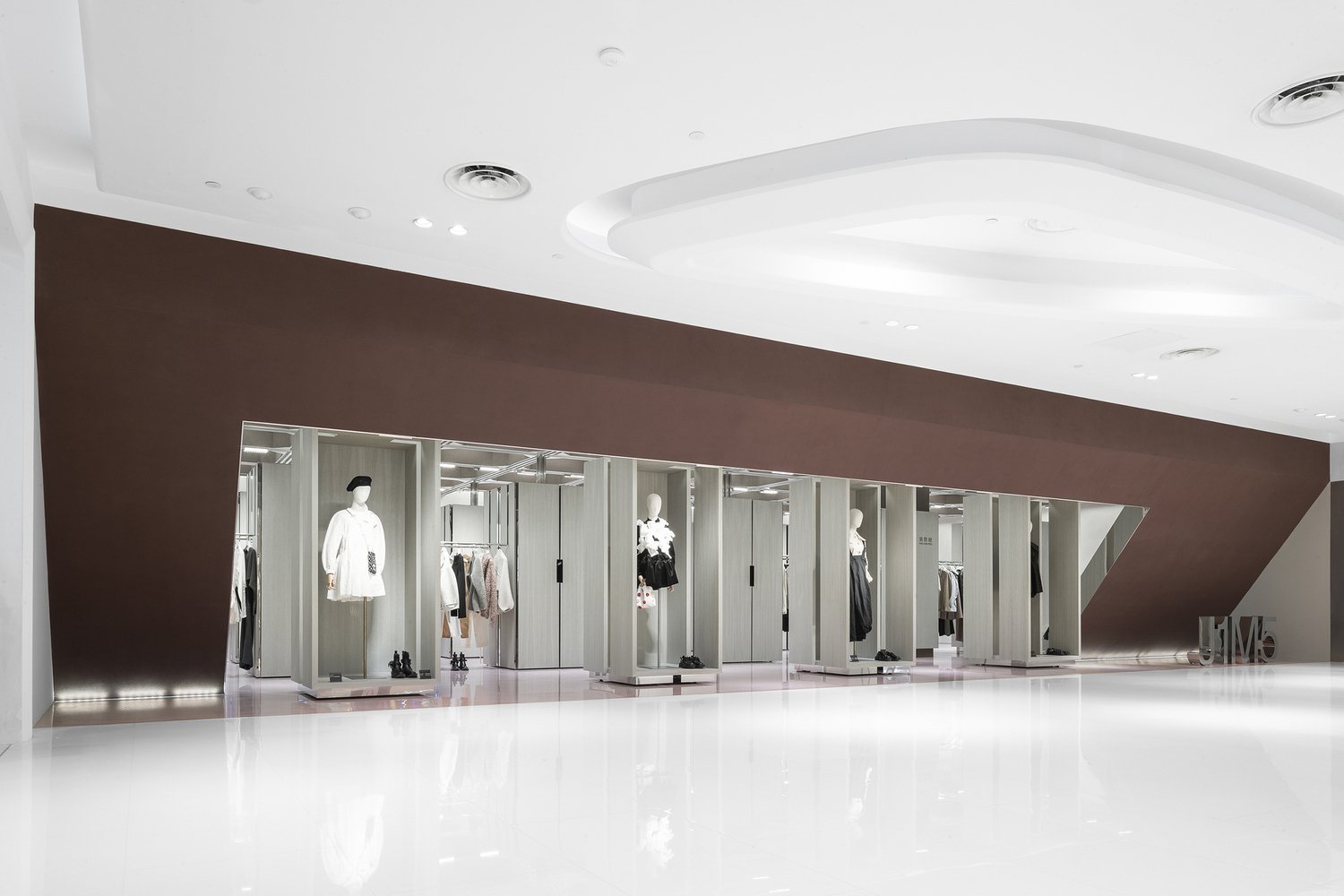 J1M5 精品店，由多个合作伙伴设计