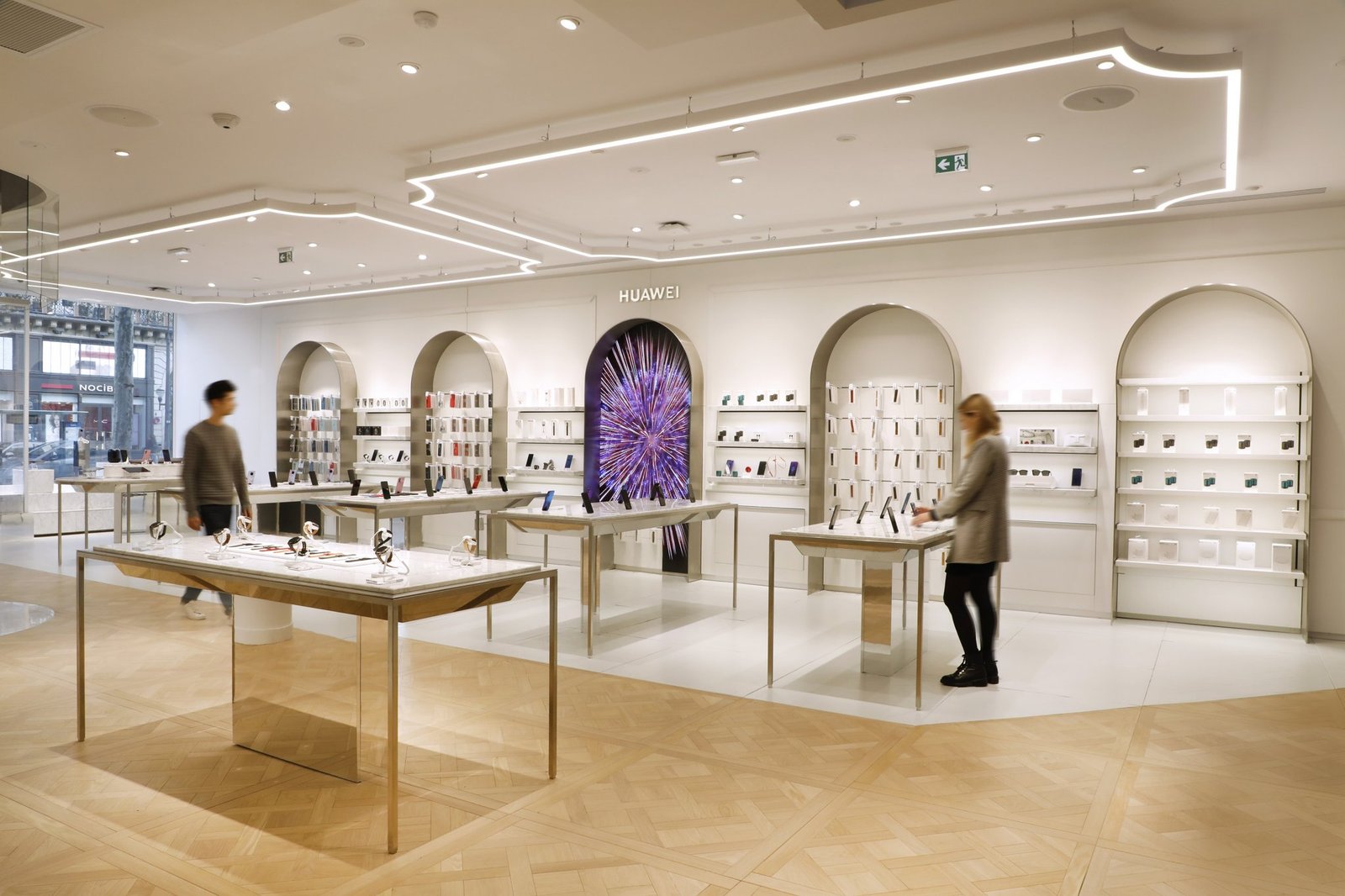 华为在法国的第一家旗舰店