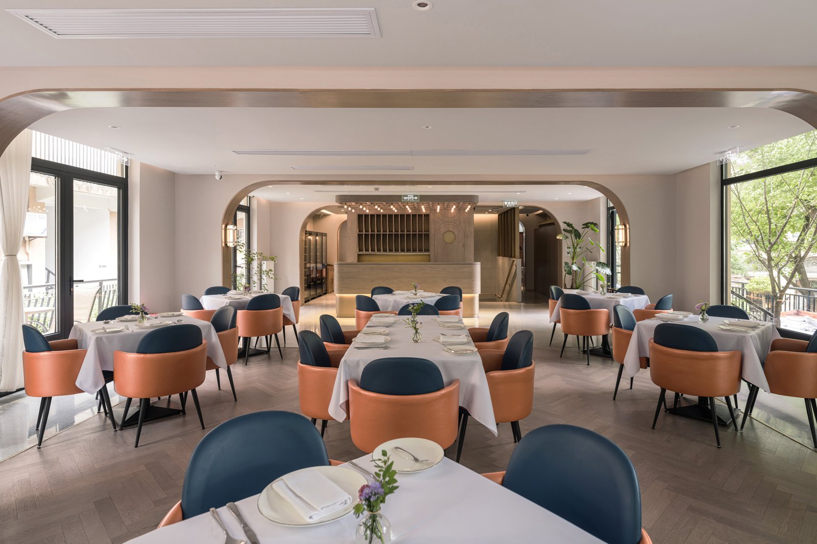 All Design Studio 将纺织厂转移至餐厅