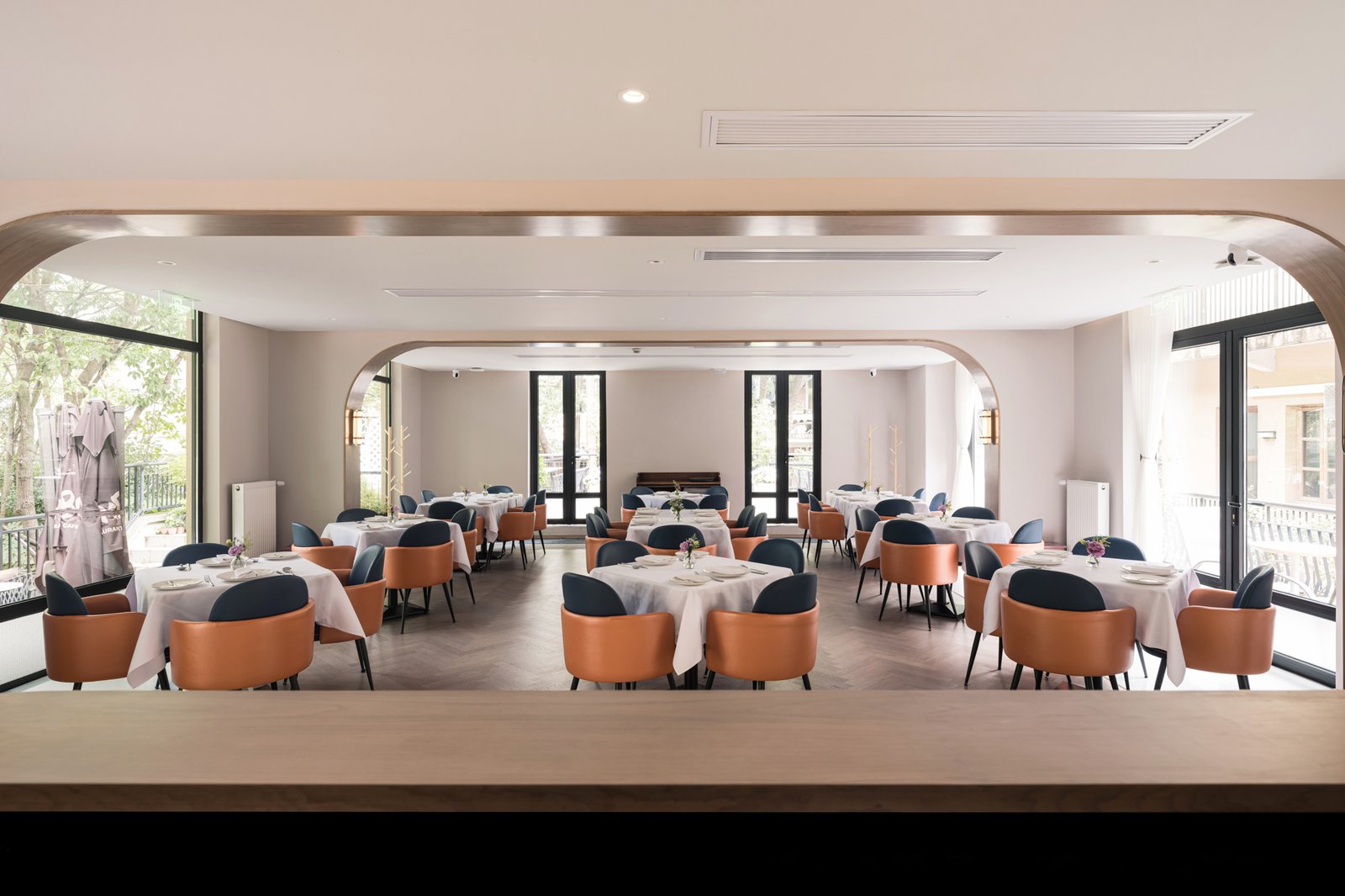 All Design Studio 将纺织厂转移至餐厅