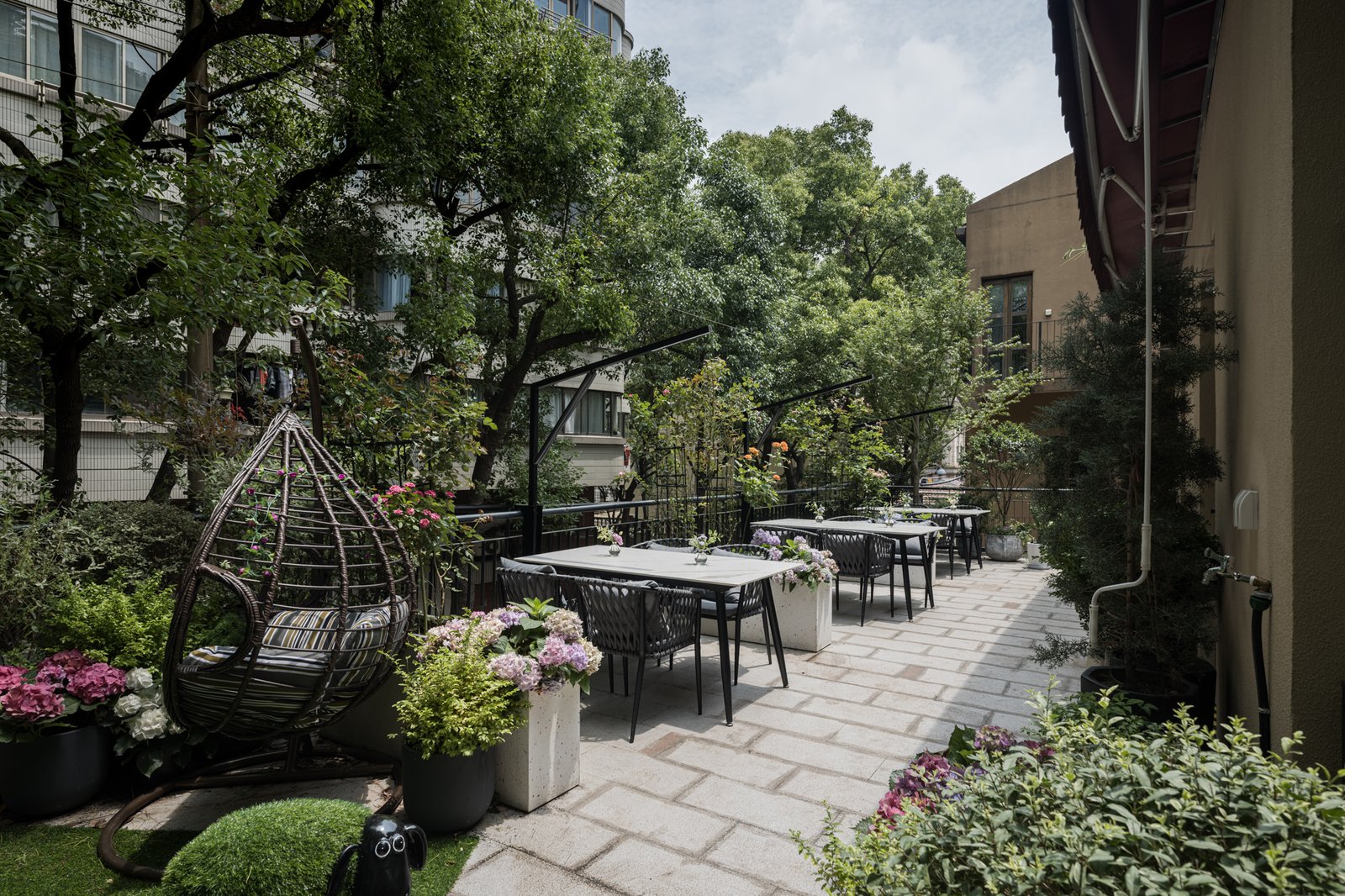 All Design Studio 将纺织厂转移至餐厅