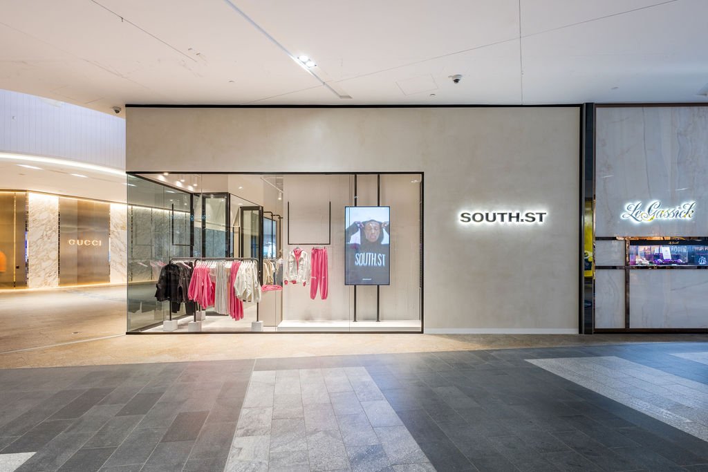 南街，太平洋博览会 by Studio Gray-Scale