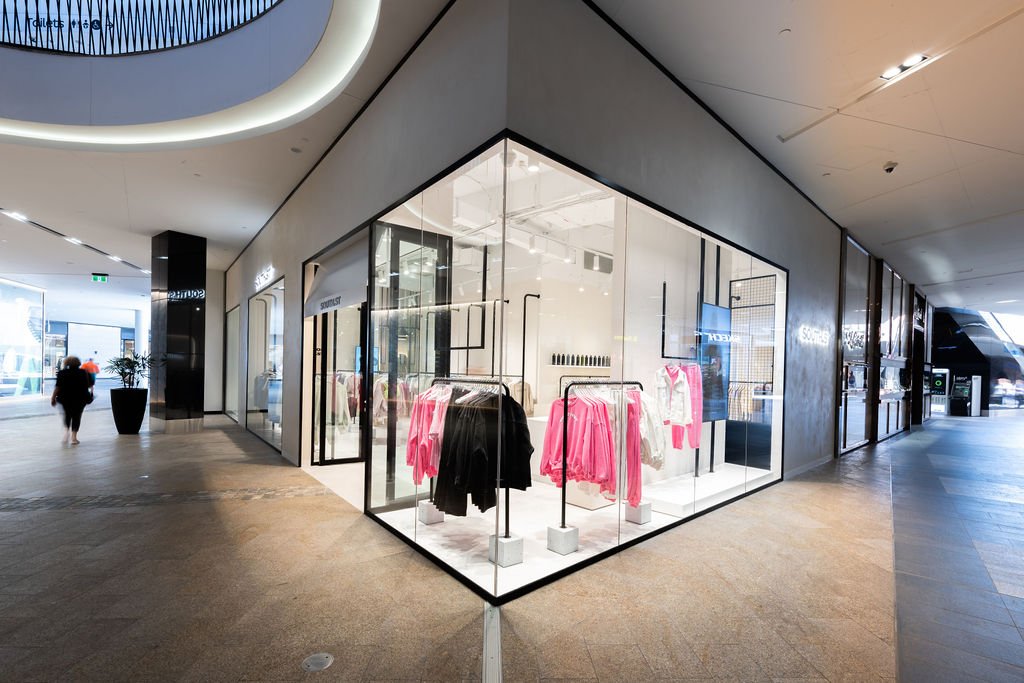 南街，太平洋博览会 by Studio Gray-Scale