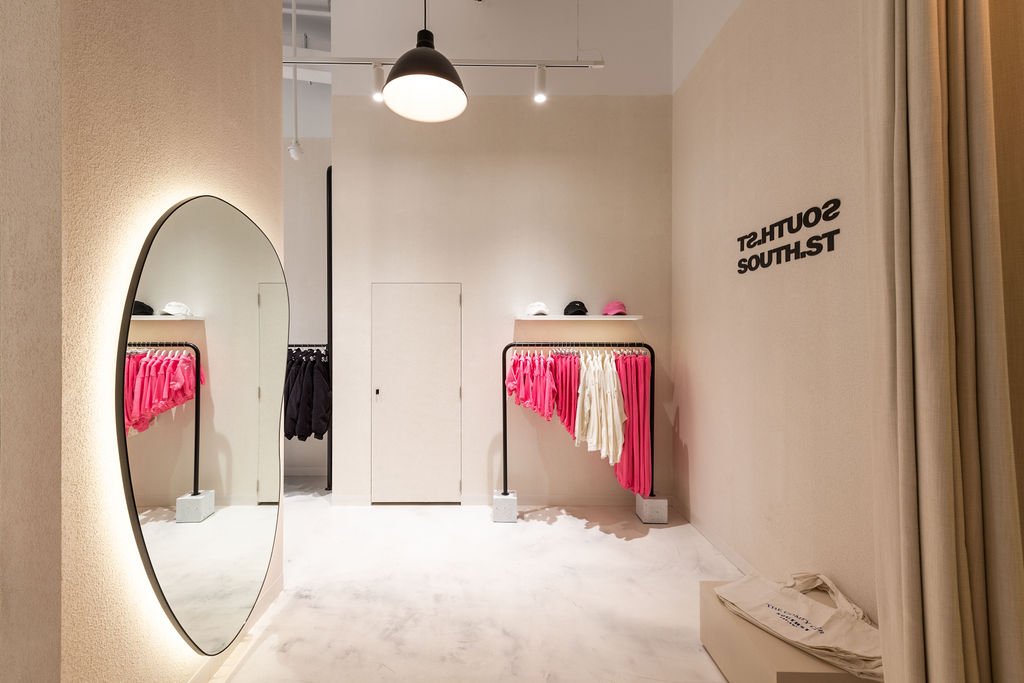 南街，太平洋博览会 by Studio Gray-Scale