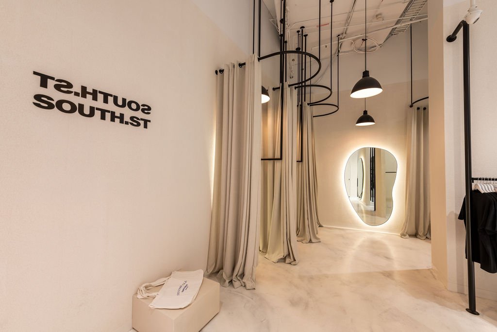 南街，太平洋博览会 by Studio Gray-Scale