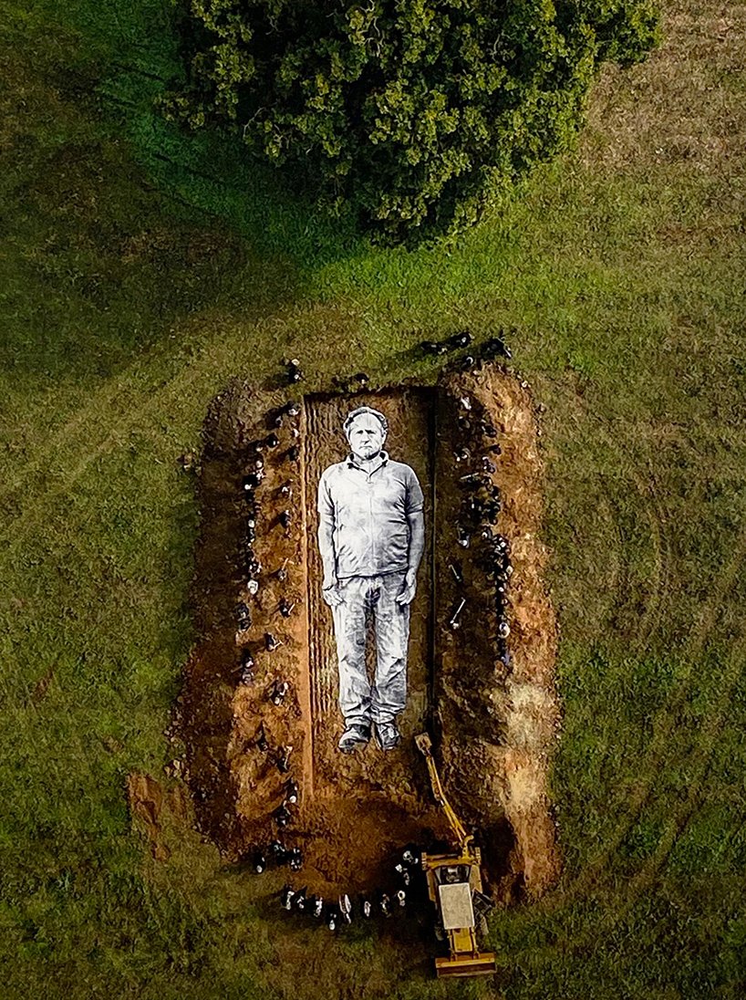 JR 在连续美术馆以大型“omelia contadina”向意大利农村农民致敬