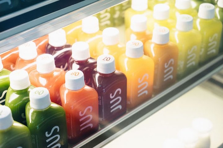 JUS • Juice Up Saigon 品牌由 M – N Associates 设计