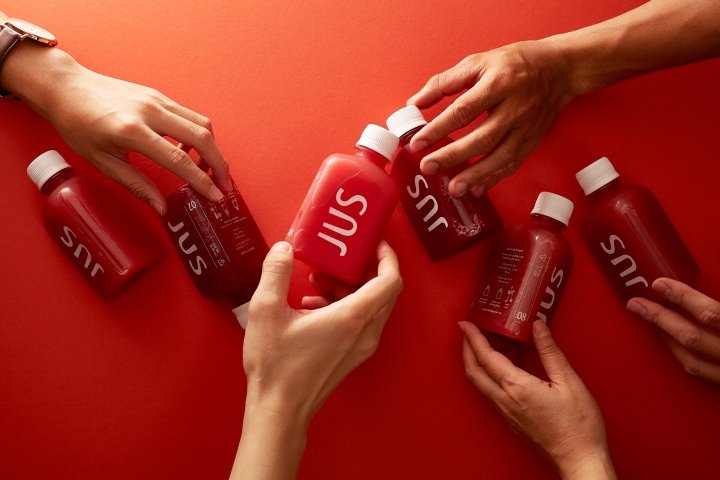 JUS • Juice Up Saigon 品牌由 M – N Associates 设计
