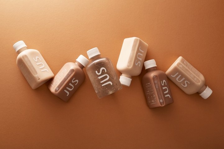 JUS • Juice Up Saigon 品牌由 M – N Associates 设计
