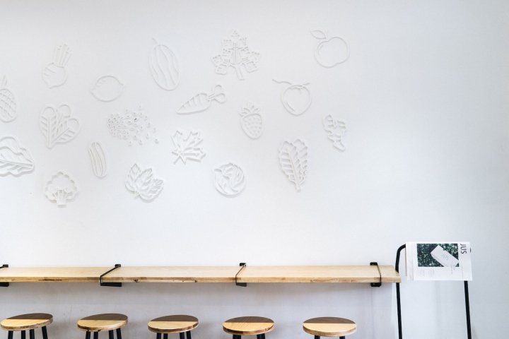 JUS • Juice Up Saigon 品牌由 M – N Associates 设计