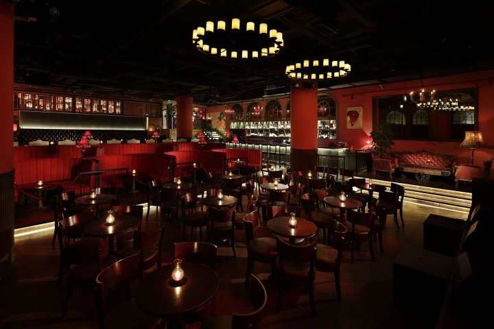 上海 JZ 俱乐部由 STUDIO C8 设计，上海 – 中国