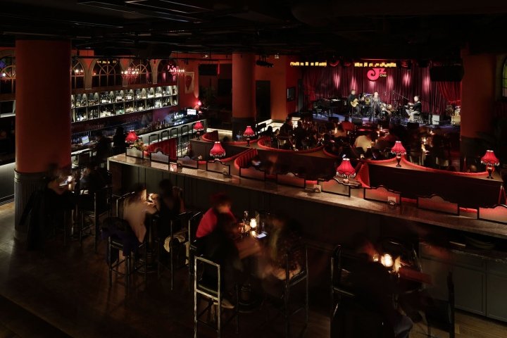 上海 JZ 俱乐部由 STUDIO C8 设计，上海 – 中国