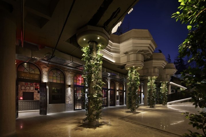 上海 JZ 俱乐部由 STUDIO C8 设计，上海 – 中国